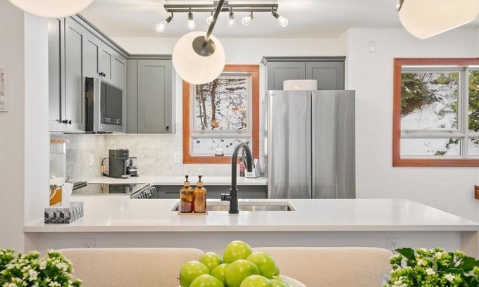 Blackcomb House | Updated Ski In 3-bedroom townhome in Whistler