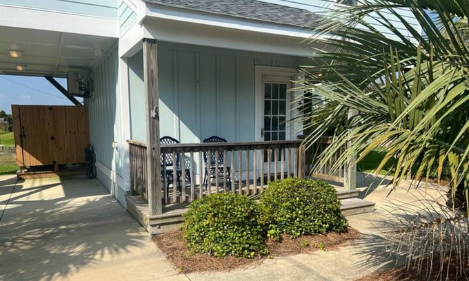 Morehead City House | Updated three-story home with kayaks, bikes, & water views - great location