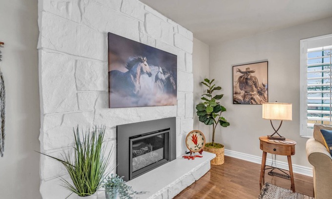 Sandy House | Updated Urban Retreat: Sleeps 9, Free Ski Rental, Near Ski Resorts, Pet Friendly, Spacious Backyard!