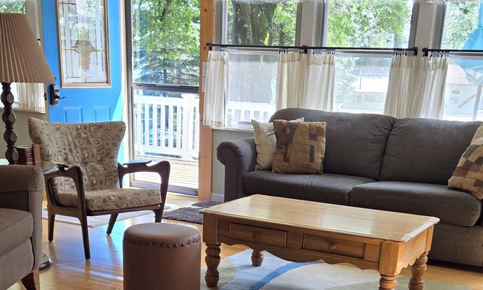 Mecosta Cottage | UpNorth Retreat on beautiful Pretty Lake