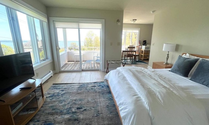 Bayfield Apartment | Upper Flat @ Steeple Hill Flats, Bayfield