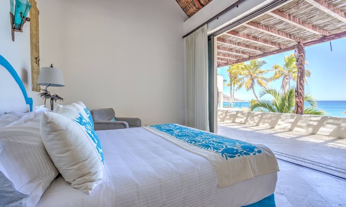 La Paz Apartment | Upper Palmilla: Oceanfront room with pivate balconi