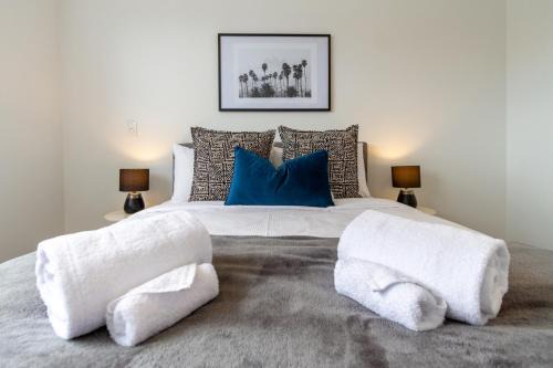 Upper Riccarton Apartment | Upper Riccarton dream - 2 bed 2 bath w/carpark