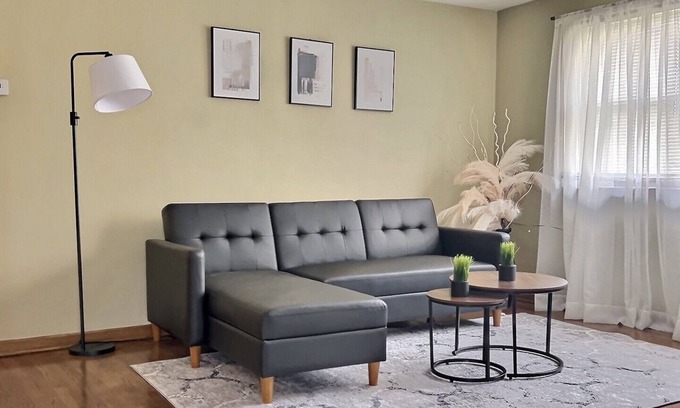 Milwaukee Apartment | Upper unit