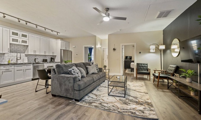 East Liberty Apartment | Upscale 2BR suite ~ Free Parking & Walkable!