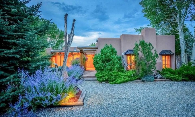 El Prado House | Upscale Adobe home on 2 acres, 20 min to Taos Ski Valley, Mtn Views, Hot Tub