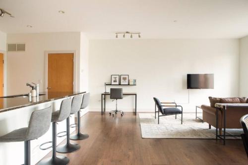 Yankee Hill Apartment | Upscale Apartment CG1 Near Lake Michigan