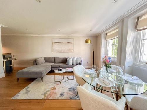 Knightsbridge Apartment | Upscale Apartment in a Prestigious Area