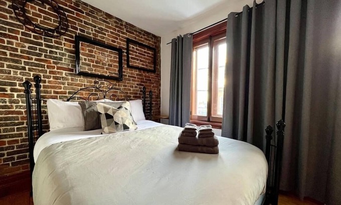 Saint-Jean-Baptiste Apartment | Upscale Condo in Saint-Jean-Baptiste