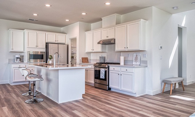 Tracy House | Upscale Corporate Housing for Business Comfort