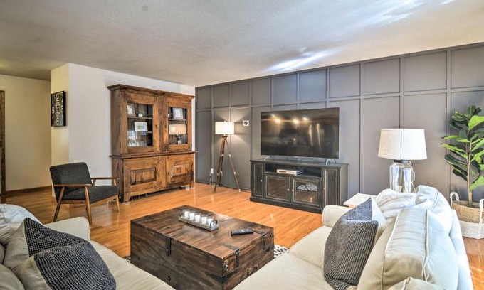 Higgins Lake House | Upscale Family Cottage Less Than 1 Mi to Higgins Lake