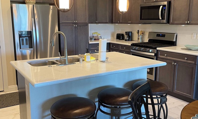 Calico Ridge House | Upscale fully furnished/equipped townhouse, guard/gate Strip/golf course view