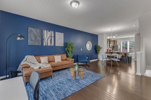 Southwest Raleigh House | Upscale King 3BR Townhouse Mins to Downtown!