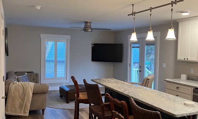 Oswego Apartment | Upscale lodging near Oswego State University, borders Rice Creak Field Station