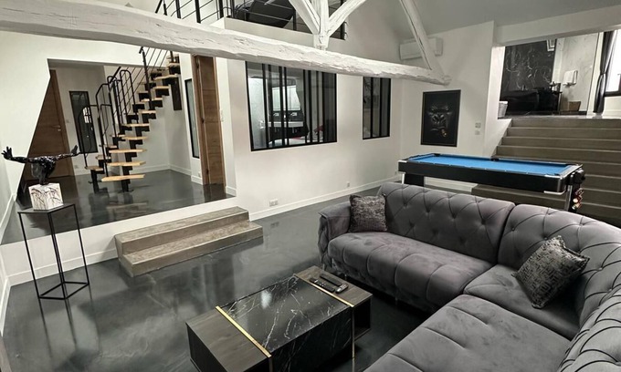 Champigny-sur-Marne Apartment | Upscale loft with Jacuzzi