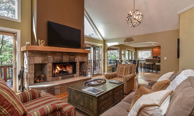 Skyland Cabin | Upscale MNT oasis. Perfect family home. Close to all area attractions. Hot Tub.