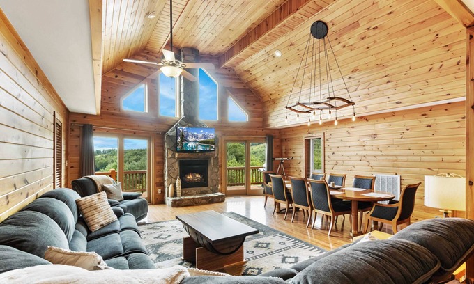 Fleetwood Cabin | Upscale Mountain Cabin with Great Views