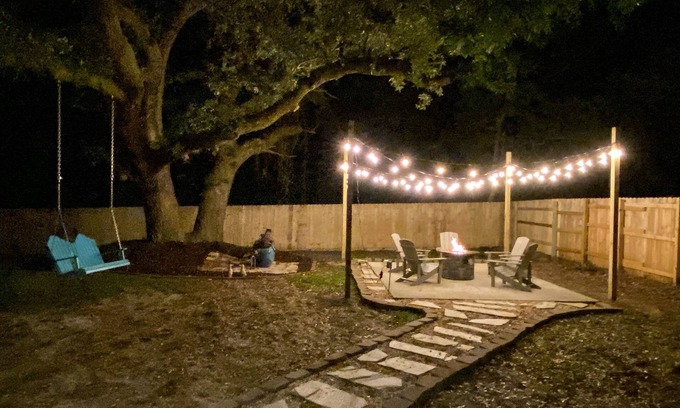 Navy Point House | Upscale Navy Point 2 bed/2 bath with dreamy yard