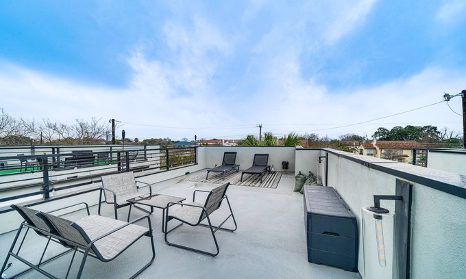 Mahncke Park Condo | Upscale San Antonio Condo w/Rooftop Patio