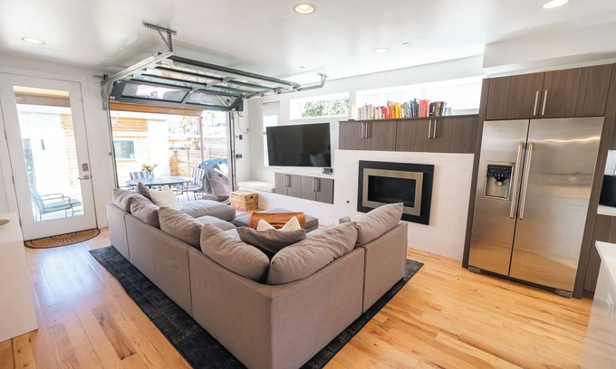 Sloan Lake House | Upscale Townhome in SloHi, Minutes From Downtown, 4BR, Kid Friendly