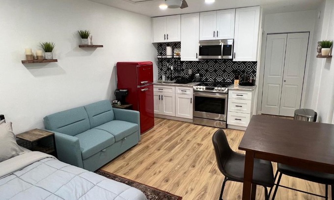 Childs Park House | Upscale Unique Studio, Private Yard And Entrance