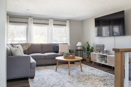 Traverse City House | Upscale Urban Oasis: Spacious & Chic with Hot Tub!