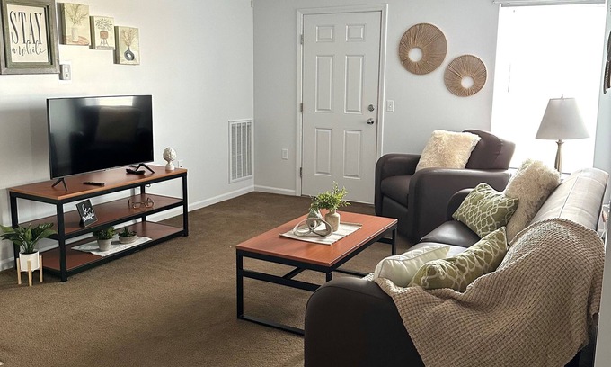 Mount Pleasant Apartment | Upstairs 2 bed 2 bath apartment