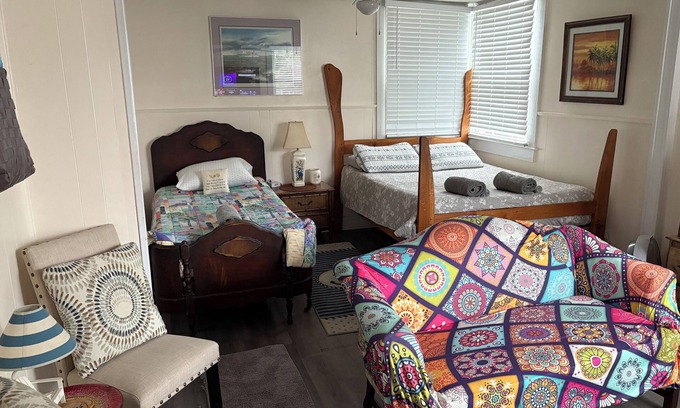 Morehead City Apartment | Upstairs retreat with private stairs. Pet friendly. 23ft boat parking.