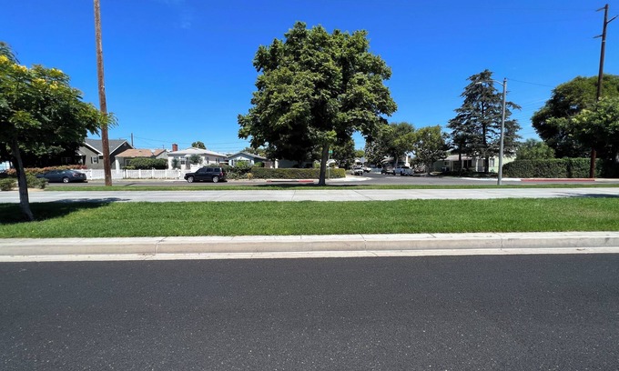 Burbank Apartment | Upstairs unit 2-bd apartment within fantastic Burbank along Chandler Bike Path!