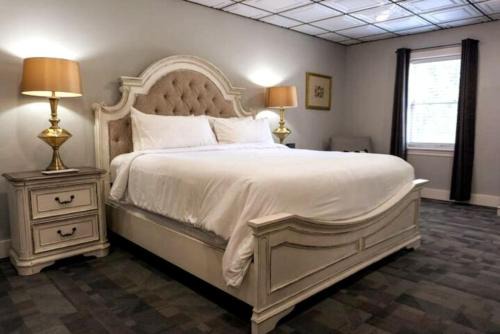 Eureka Springs Historic District Villa | Upstairs Villa at Pine Street