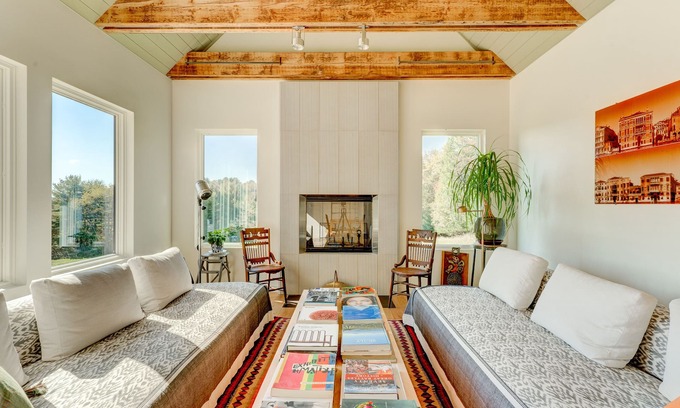 Swan Lake House | Upstate NY retreat near Bethel Woods