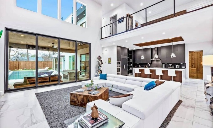 Knox - Henderson House | Upstay -Showstopper Home w Luxury Patio, Gym, Pool