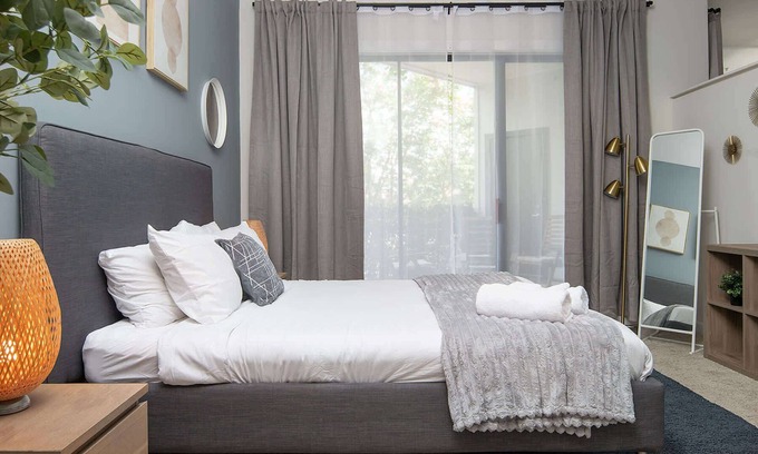 First Ward Apartment | Uptown 1st Ward Corner Unit Superior 2BD Apt