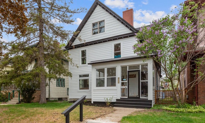 Lowry Hill East House | Uptown Delight