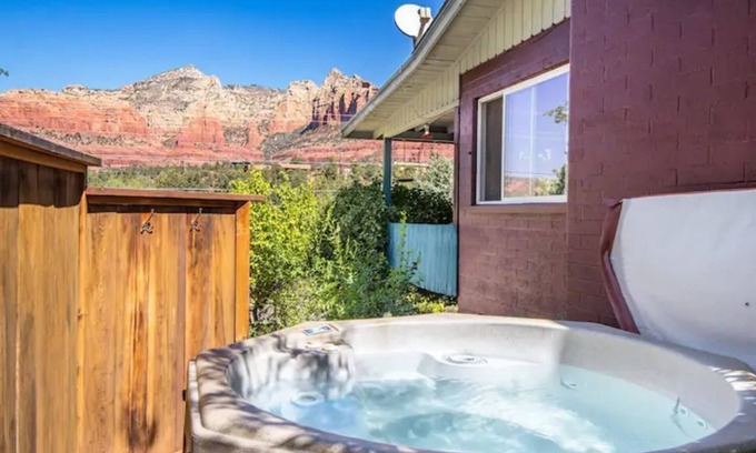Uptown Sedona House | Uptown Desert Retreat with Hot Tub