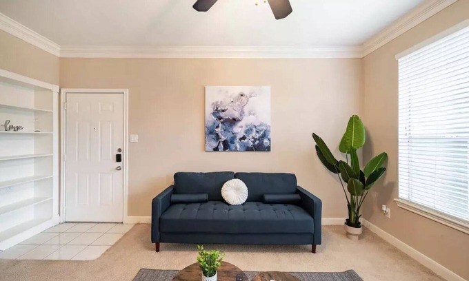 Houston Apartment | Uptown Escape | Modern, 1BD Apt near the Galleria