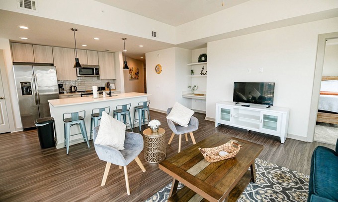 Charlotte Center City Apartment | Uptown Fully Furnished 2BR Apartment by RedAwning