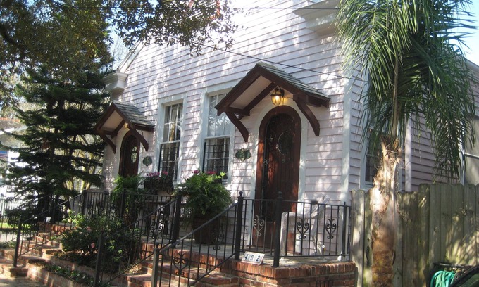 Carrollton Apartment | UPTOWN NEAR AUDUBON PARK/ST. CHARLES AV. OSCHNER