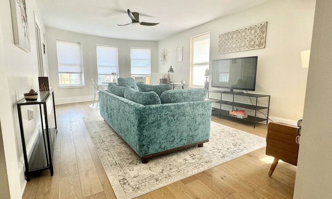 Kingston Stockade District Apartment | Uptown Oasis