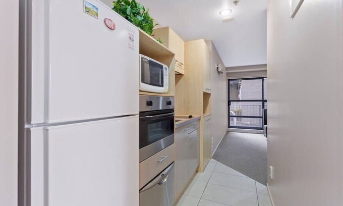 Auckland Central Business District Apartment | Uptown Two Bedroom Apartment with the Essentials