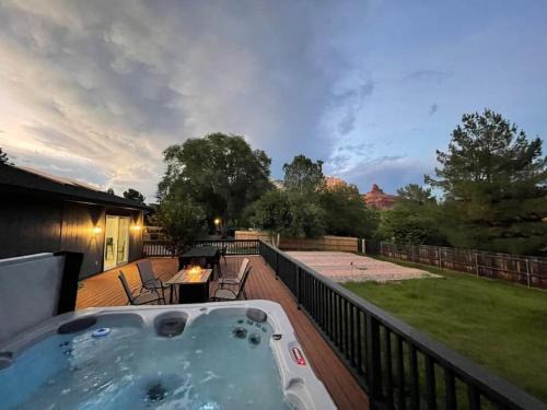 Uptown Sedona House | Uptown Vacation Villa at The OZ with Hot tub and Views