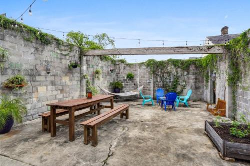 Seventh Ward House | Urban 3 bedroom Local Art Filled Frenchman Oasis