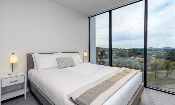 Phillip Apartment | Urban Apt in Phillip | 9mins to Canberra Hospital
