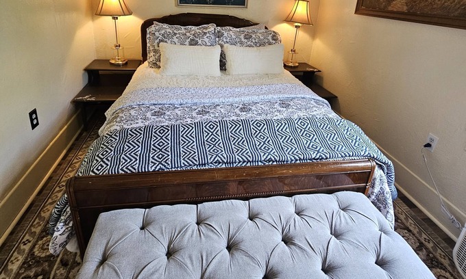North Bend Apartment | Urban Boho Apartment with Bay Views Downtown