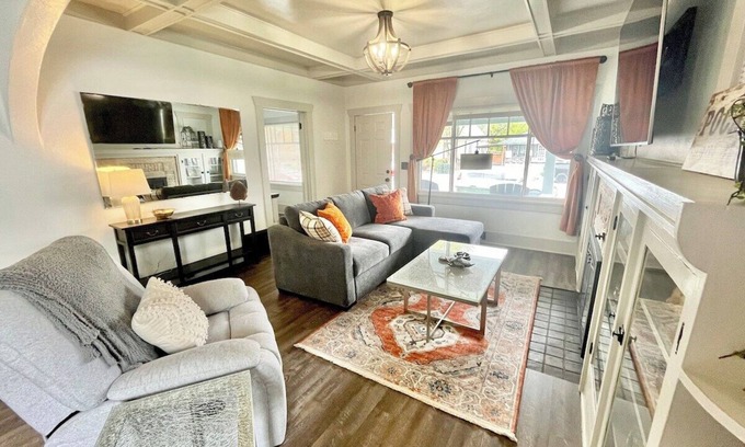 Pocatello House | Urban Bungalow-near park, ISU, hospital, & freeway