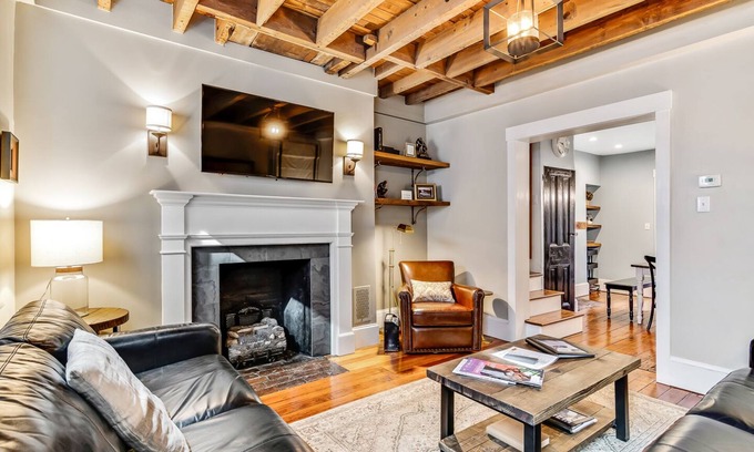Center City House | Urban Charm! 4BR/2BR Retreat w/Patio & Parking