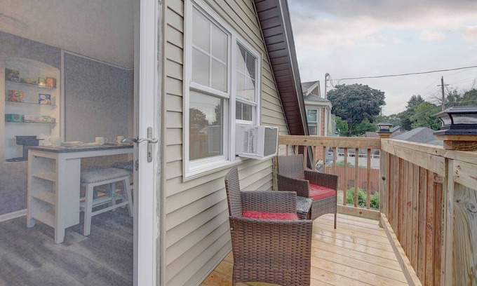 Bay View Apartment | Urban Chic Close to Downtown and Parks - Pets Welcome