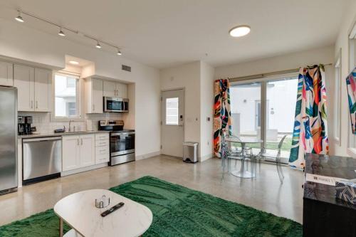 South Nashville Apartment | Urban-Chic Condo 1mi to New SC Stadium!
