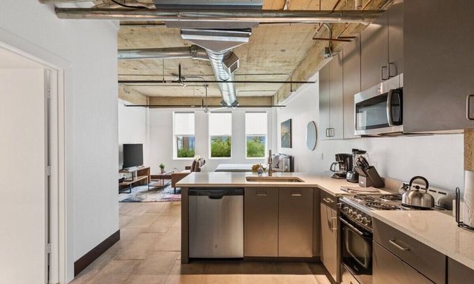 Cedars Apartment | Urban Dallas Loft - Close to Hot Spots!