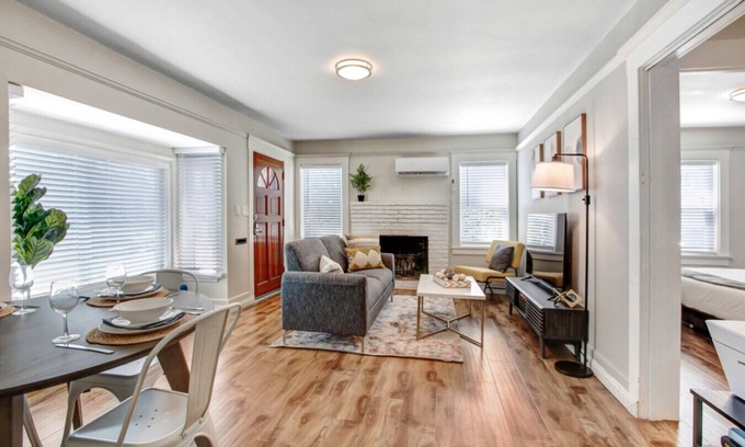 Alhambra House | Urban Elegance Stay in Alhambra with Two Bedrooms